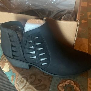 NWT soda black booties boots